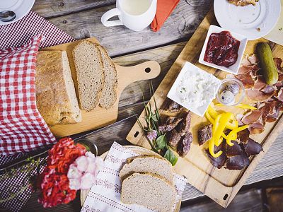 fruehstueck-am-berg-obere-regalm